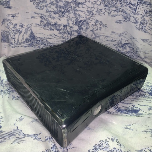 Xbox 360 Console | No HDD | In Box | With Kinect and Cords | Not Complete | - Picture 9 of 12